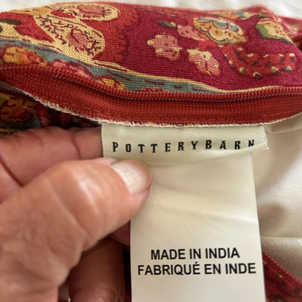 NWT Pottery Barn Red Alice Paisley Pillow Cover With Pottery Barn Insert. 16x26”